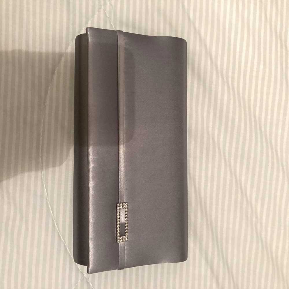 Gray clutch/shoulder strap purse